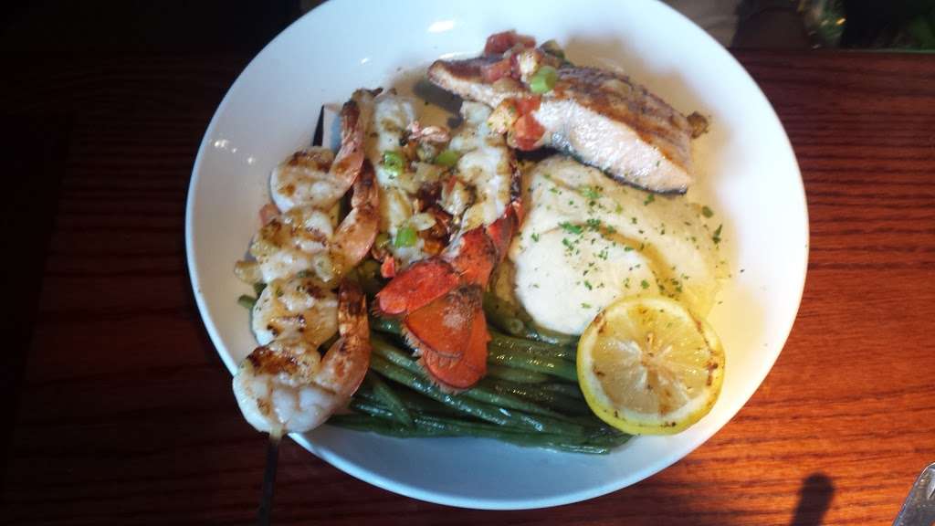 Red Lobster | 211 Route 17 S, Paramus, NJ 07652, USA | Phone: (201) 967-7838