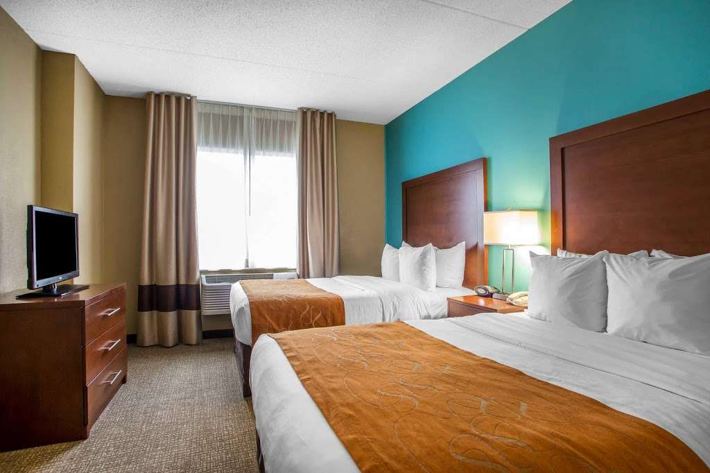 Comfort Suites OHare Airport | 4200 N River Rd, Schiller Park, IL 60176 | Phone: (847) 233-9000