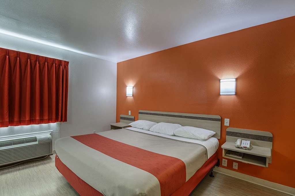 Motel 6 Pasadena TX | 3010 Pasadena Fwy, Pasadena, TX 77503 | Phone: (713) 472-4100