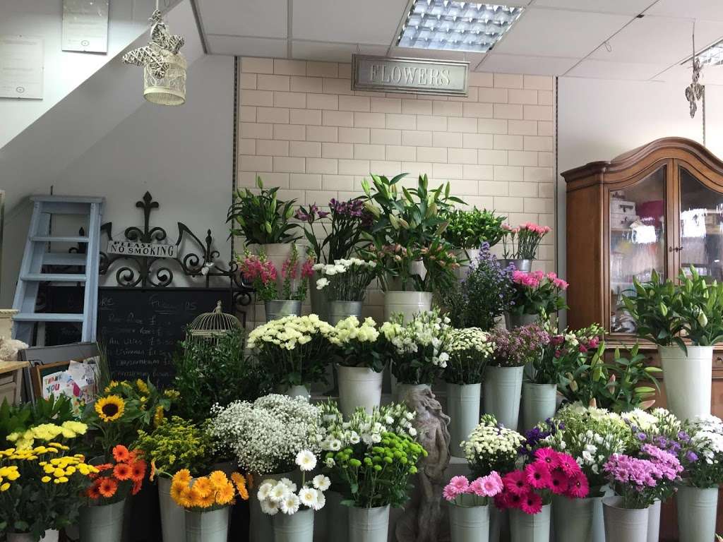 Bespoke Flowers | 628 Rainham Rd S, Dagenham RM10 8YP, UK | Phone: 020 8984 7557