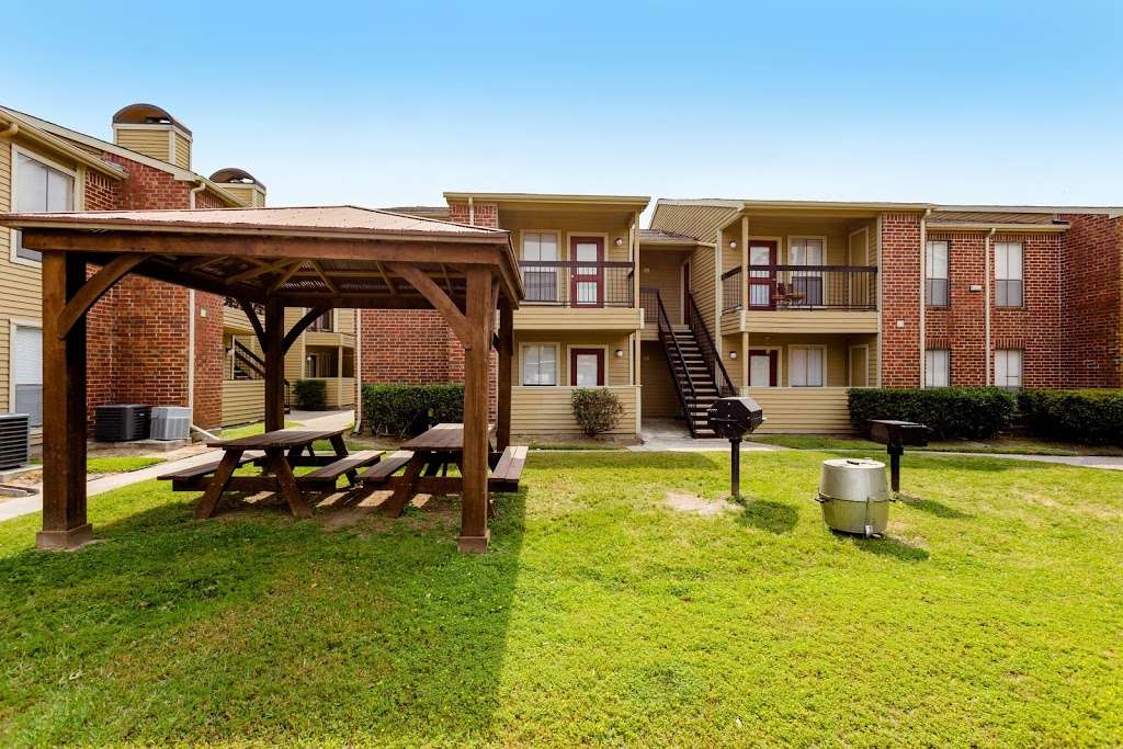 Foxwood | 19920 Foxwood Forest Blvd, Humble, TX 77338, USA | Phone: (281) 973-4315