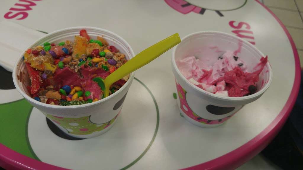 sweetFrog Frozen Yogurt | 2306 Las Posas Rd, Camarillo, CA 93010, USA | Phone: (805) 482-0444