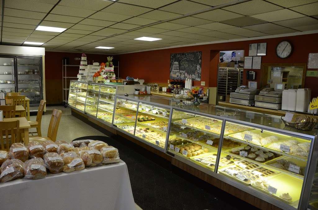 Lakeland Bakery - 1317, 421 N Wisconsin St, Elkhorn, WI 53121 - Hours ...