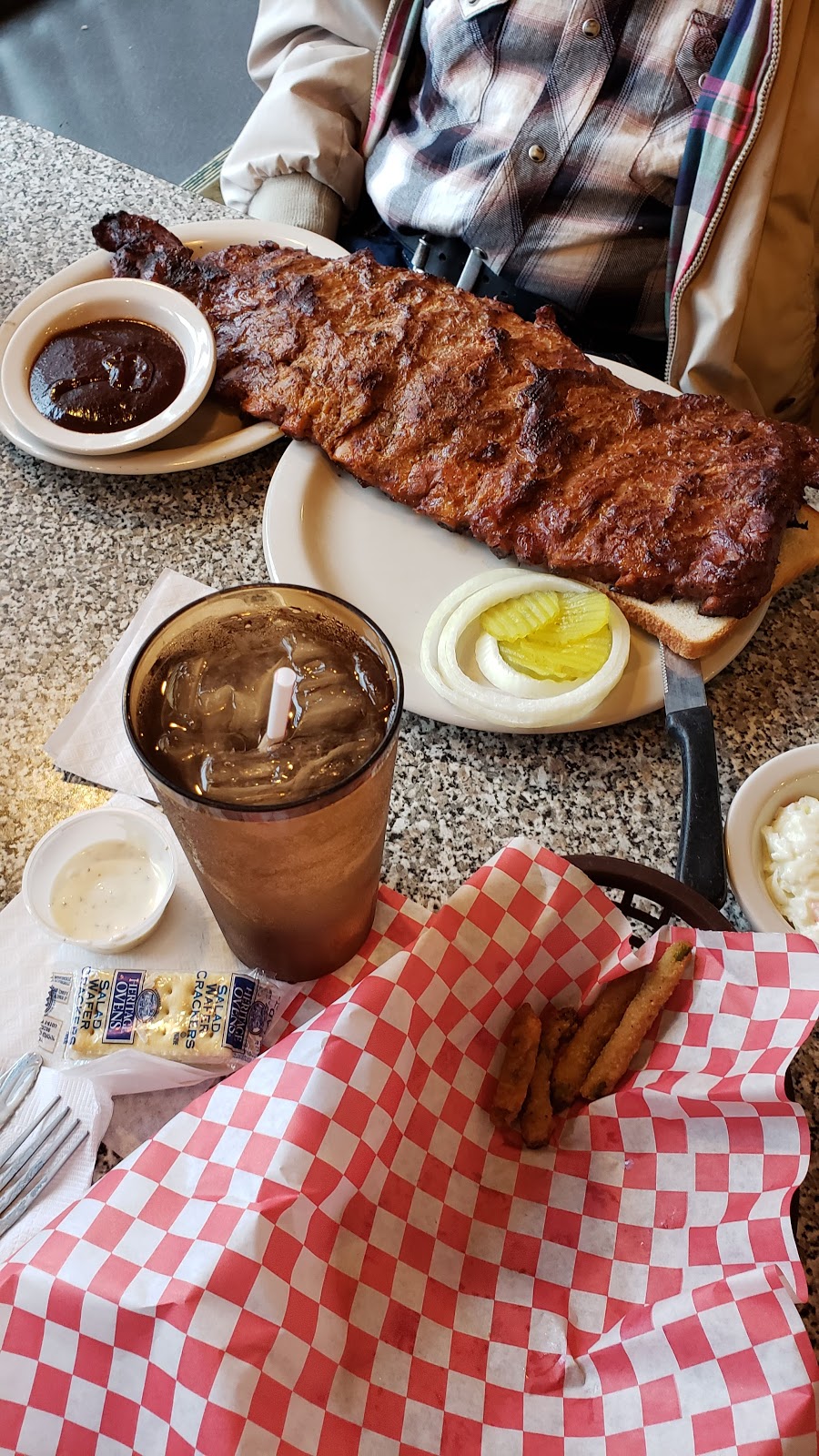 Magnums Bar and Grill | 407 E Main St, East Alton, IL 62024, USA | Phone: (618) 259-3794