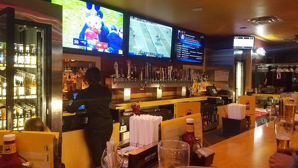 Buffalo Wild Wings | 4311 E Black Horse Pike, Mays Landing, NJ 08330, USA | Phone: (609) 272-3001