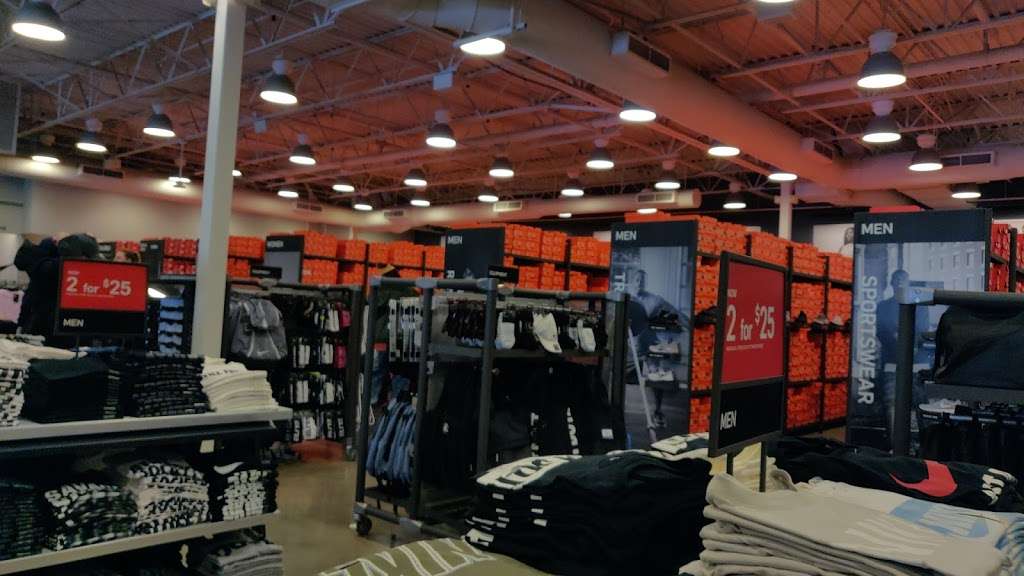 Nike Factory Store, 375 Premium Outlets 