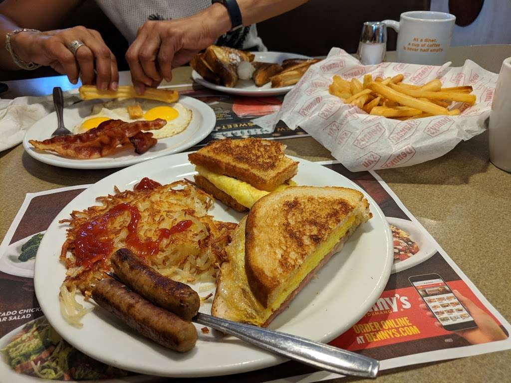 Dennys | 371 Old Country Rd, Carle Place, NY 11514, USA | Phone: (516) 743-9222
