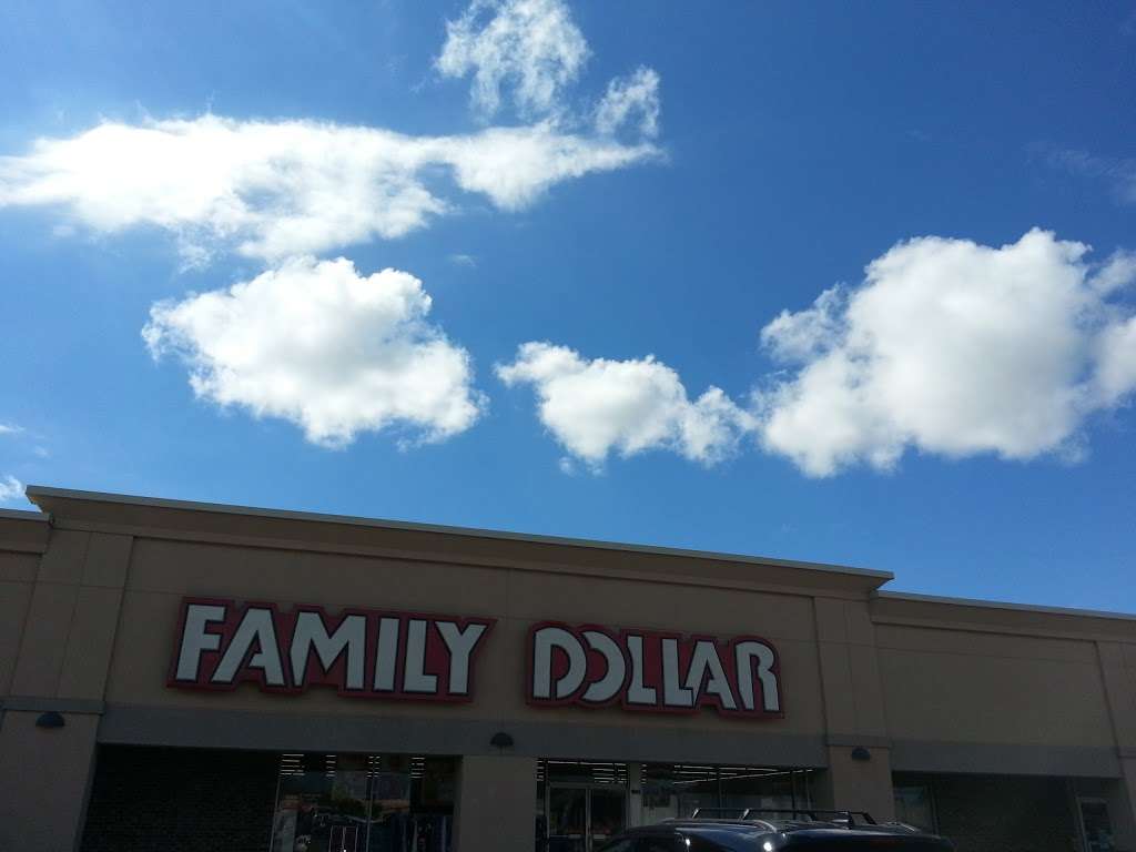 Family Dollar | 8034 22nd Ave, Kenosha, WI 53143 | Phone: (262) 657-1986