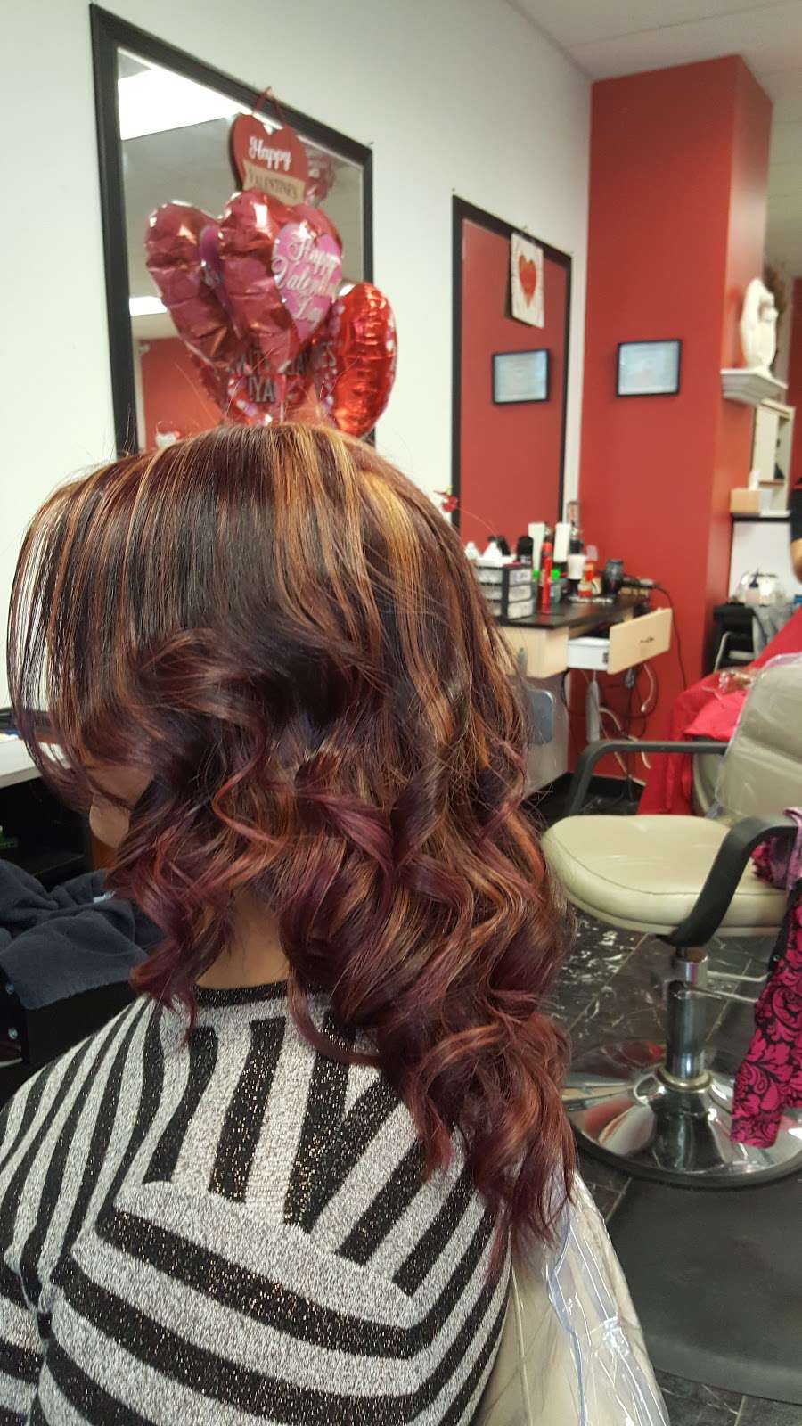 stylist profesional salon | 810 Oley St, Reading, PA 19604 | Phone: (484) 869-5155