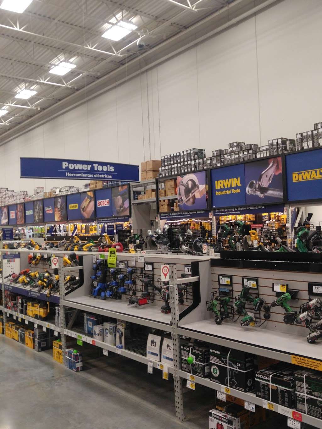 Lowes Home Improvement | 4811 N Oak Trafficway, Kansas City, MO 64118, USA | Phone: (816) 414-4220