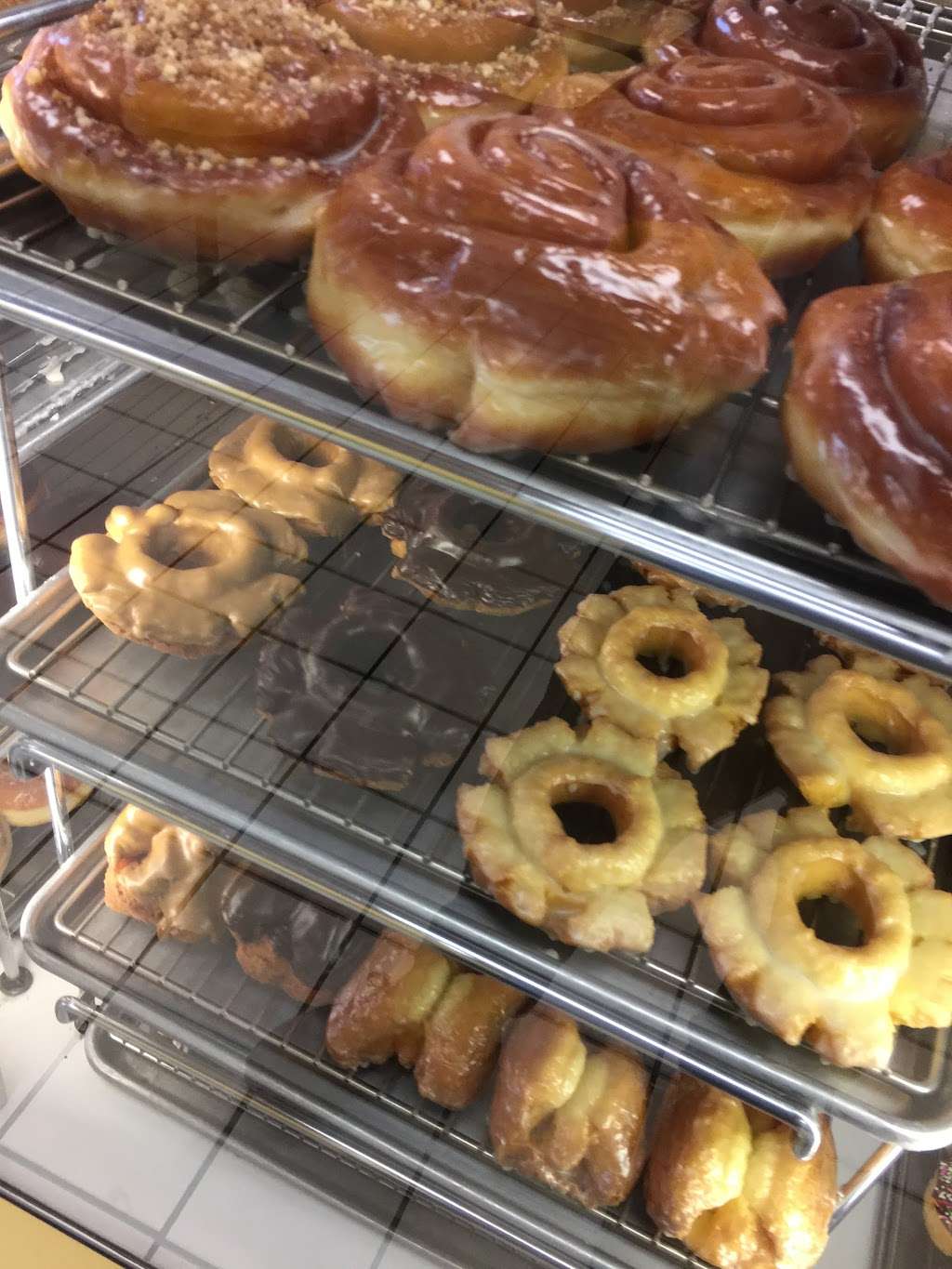 Masters Donuts | 1304 W Foothill Blvd C, Rialto, CA 92376, USA | Phone: (909) 874-9659