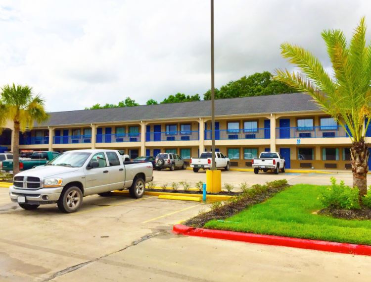 Americas Best Value Inn & Suites Mont Belvieu Houston | 9111 TX-146, Baytown, TX 77523, USA | Phone: (281) 385-1300