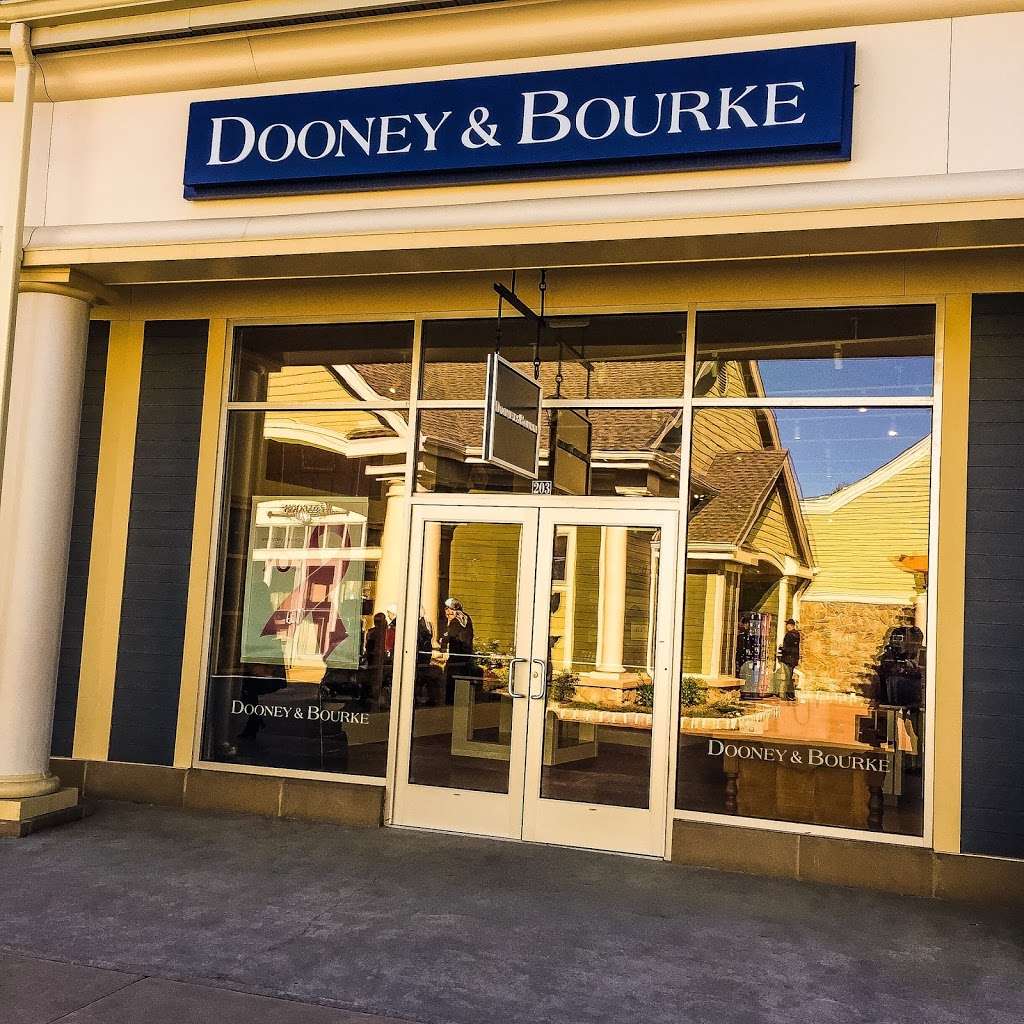 Dooney & Bourke Factory Store | 203 Red Apple Ct #203, Central Valley, NY 10917, USA | Phone: (845) 928-8814