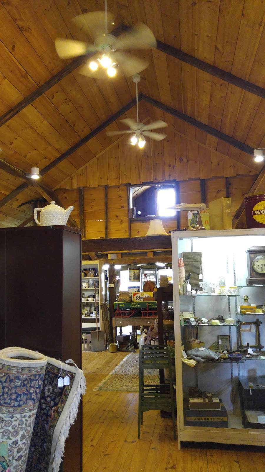 Brickerville Antiques Barn | 2 E 28th Division Hwy, Lititz, PA 17543, USA | Phone: (717) 626-0786