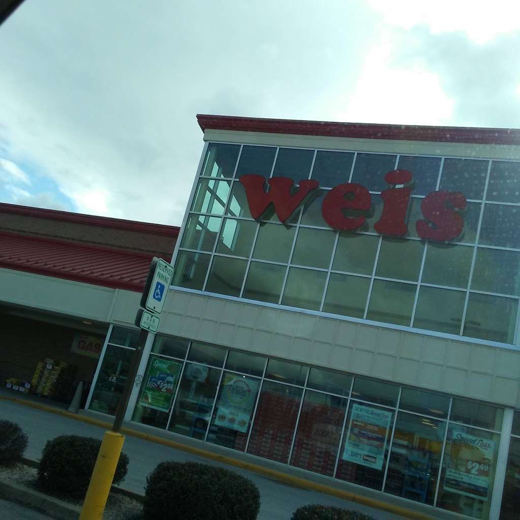 Weis Markets | 1056 Wayne Ave, Chambersburg, PA 17201, USA | Phone: (717) 261-5757