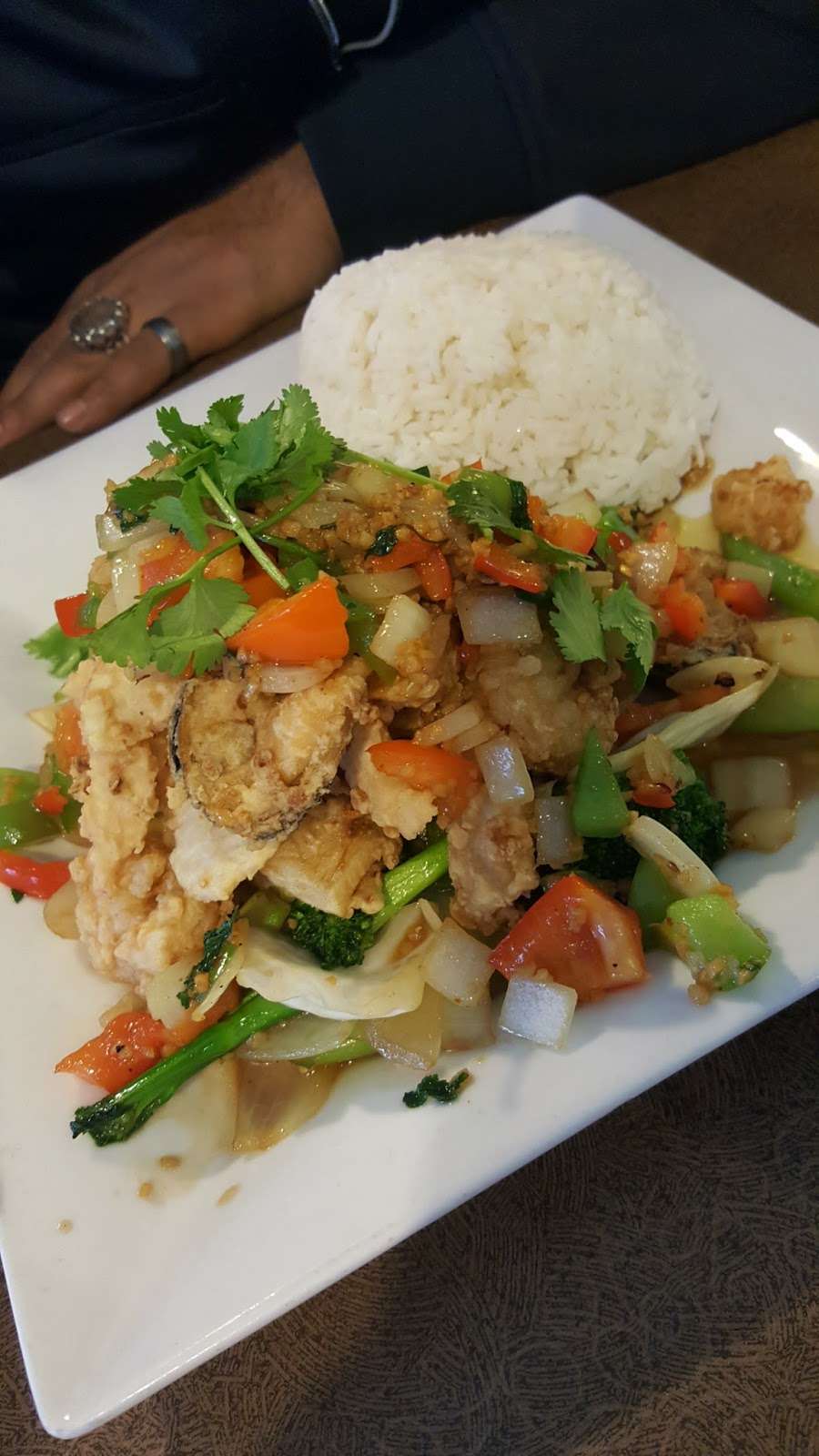 Thai House Restaurant | 9938 Holmes Rd, Kansas City, MO 64131, USA | Phone: (816) 943-1388