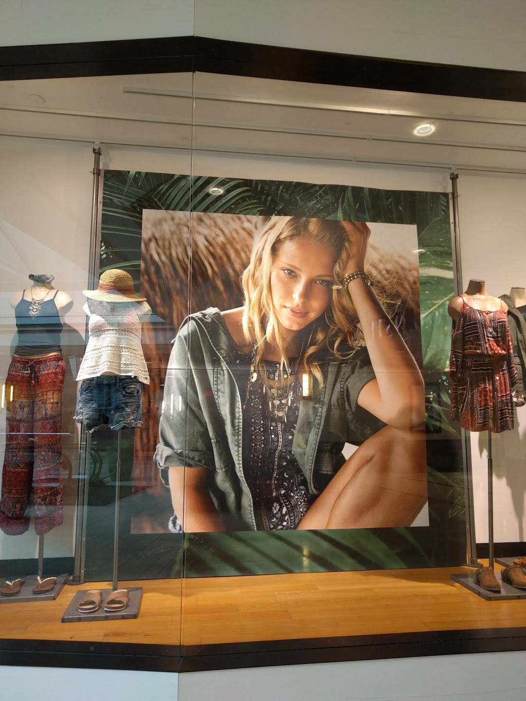 American Eagle Store | 75 Middlesex Turnpike Room 2300, Burlington, MA 01803 | Phone: (781) 505-1909