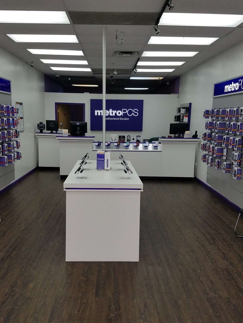 Metro by T-Mobile | 384b Main St, Belleville, NJ 07109, USA | Phone: (973) 759-0666