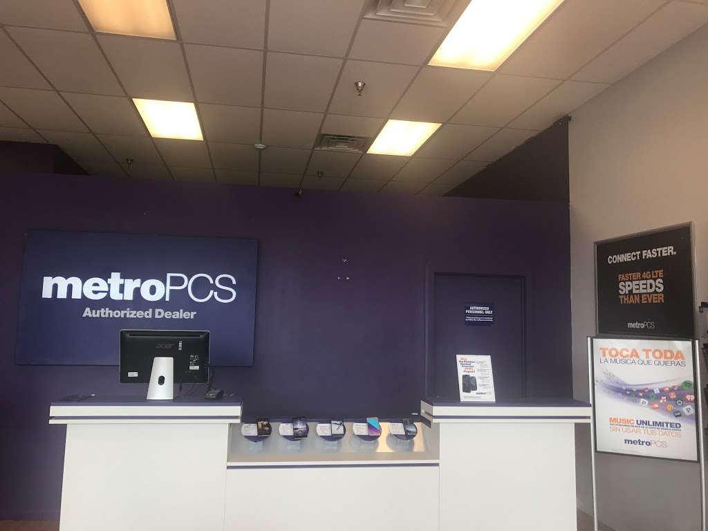 Metro by T-Mobile | 125 W 159th St, Harvey, IL 60426 | Phone: (708) 893-0147