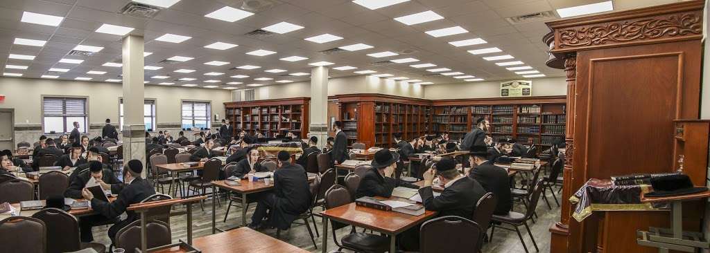 Yeshiva Gedolah Meor Hatorah | 300 McDonald Ave, Brooklyn, NY 11218, USA | Phone: (718) 438-1050