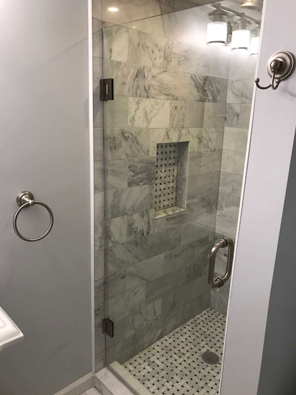 Frameless shower doors and glass works | 42 Farm Rd, Middletown, NJ 07748, USA | Phone: (646) 854-7674