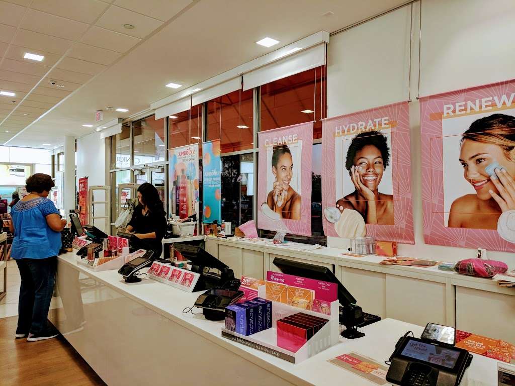 Ulta Beauty | 1555 Simi Town Center Way Suite 600, Simi Valley, CA 93065, USA | Phone: (805) 306-1219