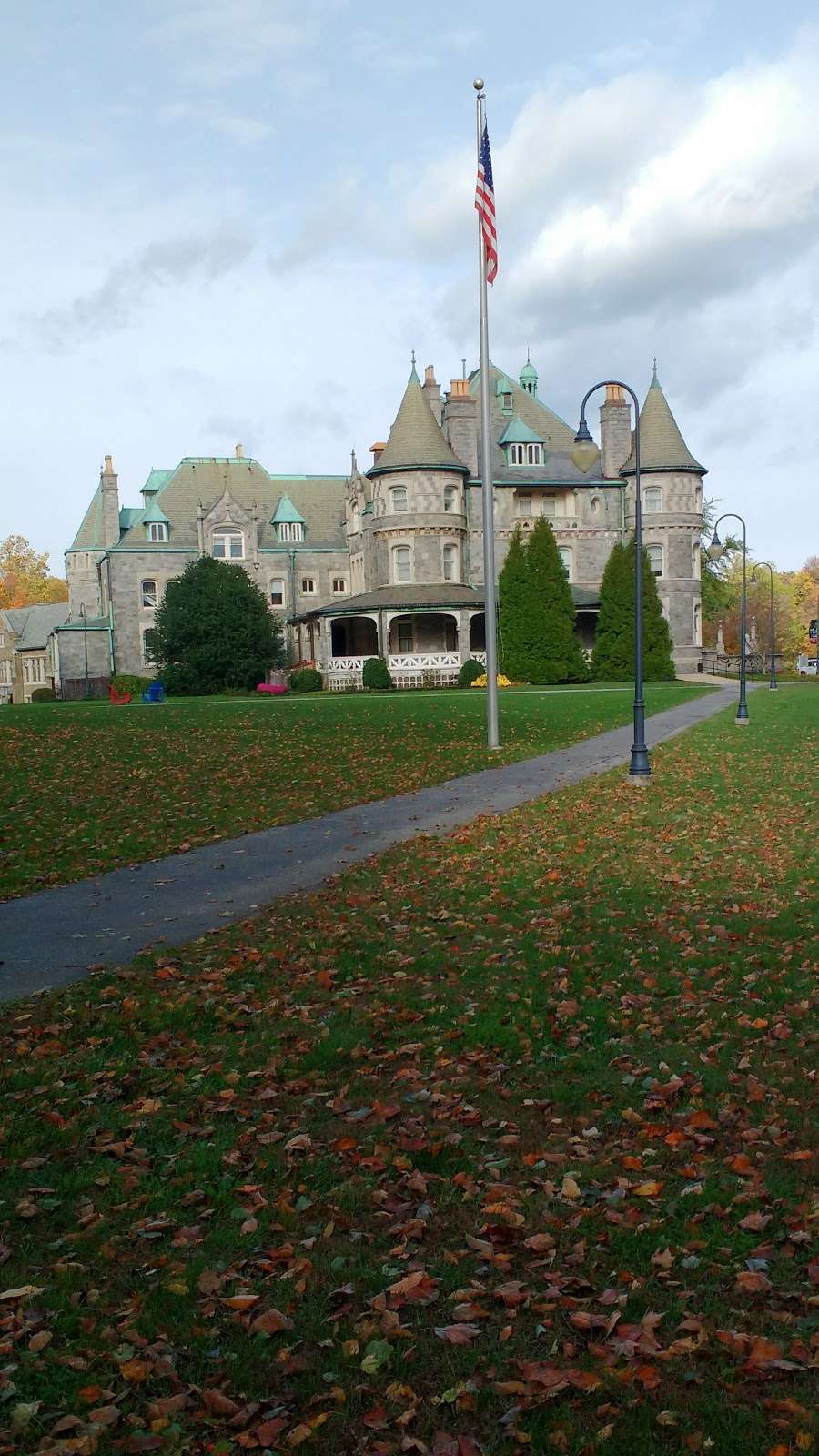 Rosemont College | 1400 Montgomery Ave, Bryn Mawr, PA 19010, USA | Phone: (610) 527-0200