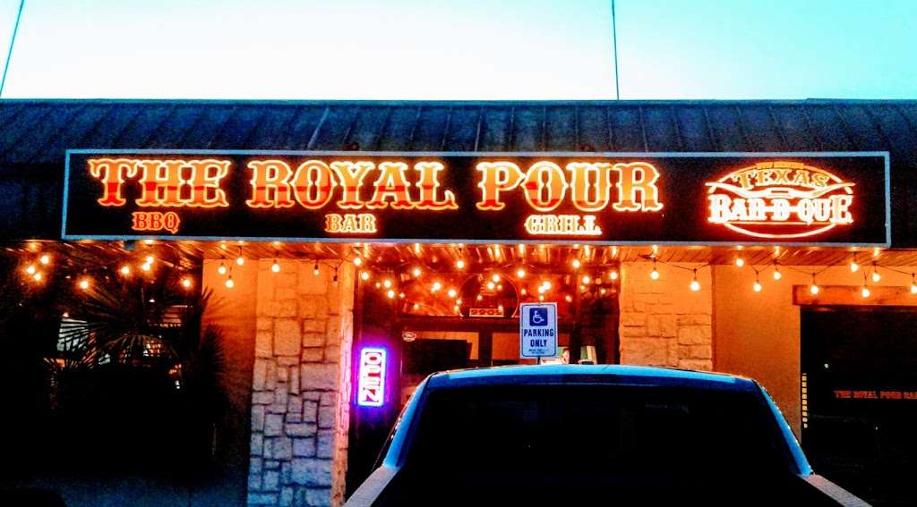 The Royal Pour Bar and Grill | 9909 Garland Rd, Dallas, TX 75218, USA | Phone: (214) 321-1065