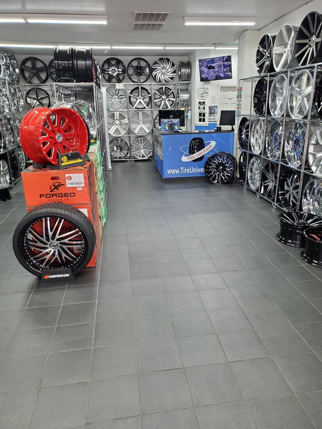 Tire Universe | 701 E Berry St, Fort Worth, TX 76110, USA | Phone: (817) 921-9238