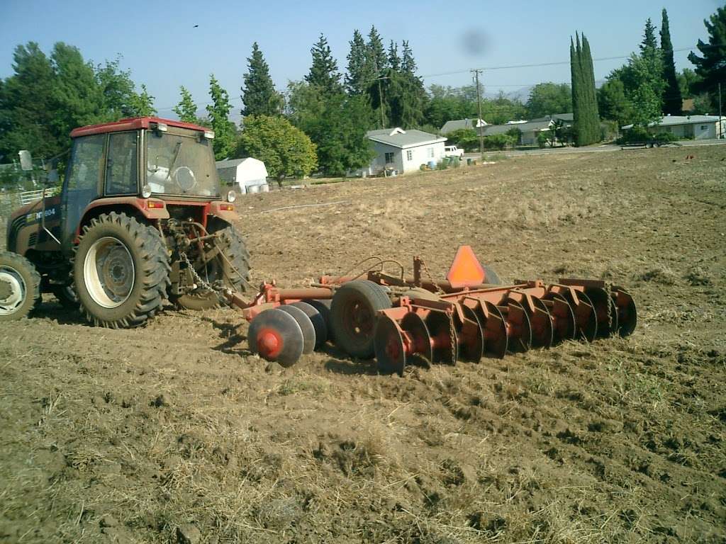 Joe Dirt Tractor Work | 12101 Overcrest Dr, Yucaipa, CA 92399, USA | Phone: (909) 816-8007