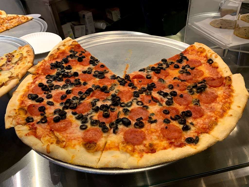 Slices Pizza | 2000 E Rio Salado Pkwy, Tempe, AZ 85281, USA | Phone: (480) 966-2021