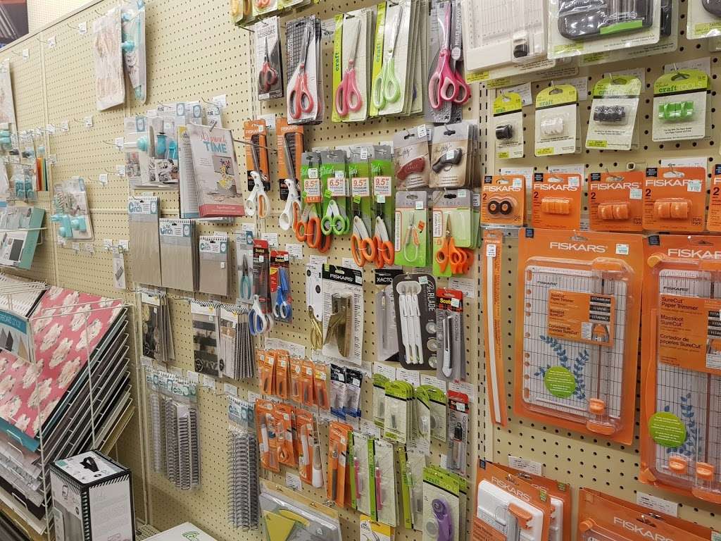 Hobby Lobby | 3525 Gardens Ridge Way, Orlando, FL 32839, USA | Phone: (407) 841-5965