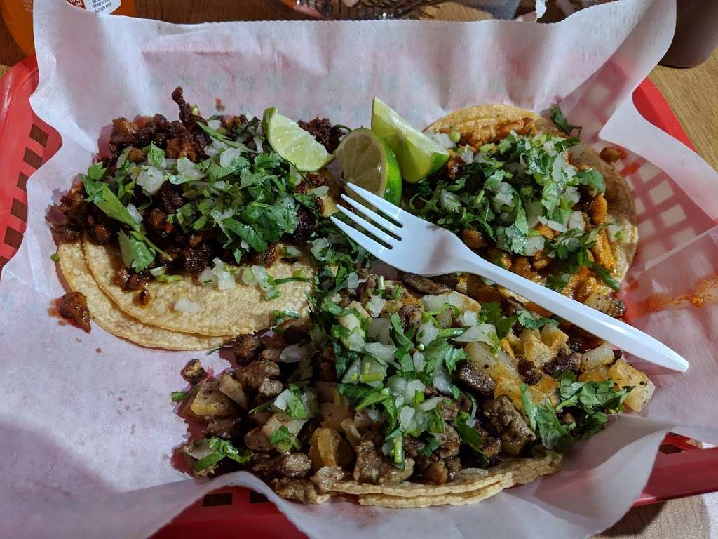 El Comal Tacos | 309 Moen Ave, Rockdale, IL 60436, USA | Phone: (815) 730-9933