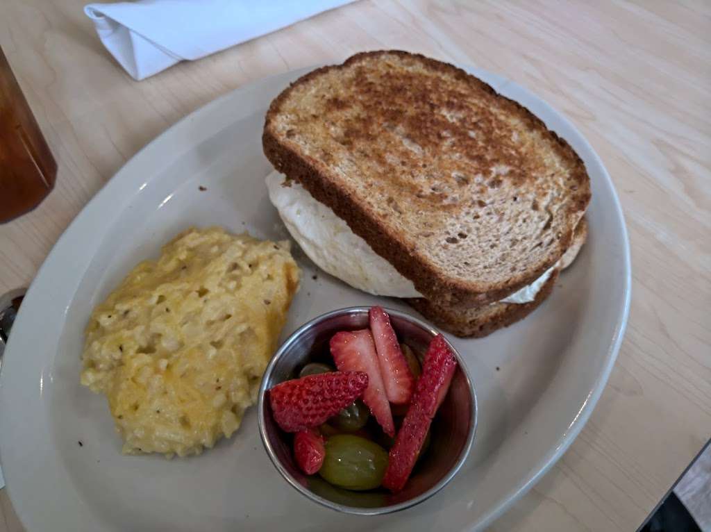 The Toasted Yolk Cafe | 207 E Shore Dr STE #100, The Woodlands, TX 77380, USA | Phone: (832) 844-3991