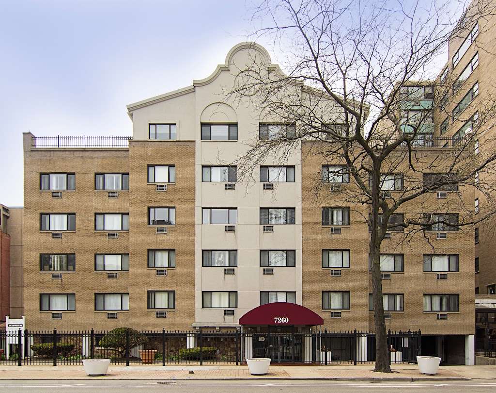 Devonshire Apartments | 7260 S South Shore Dr, Chicago, IL 60649, USA | Phone: (773) 375-4924