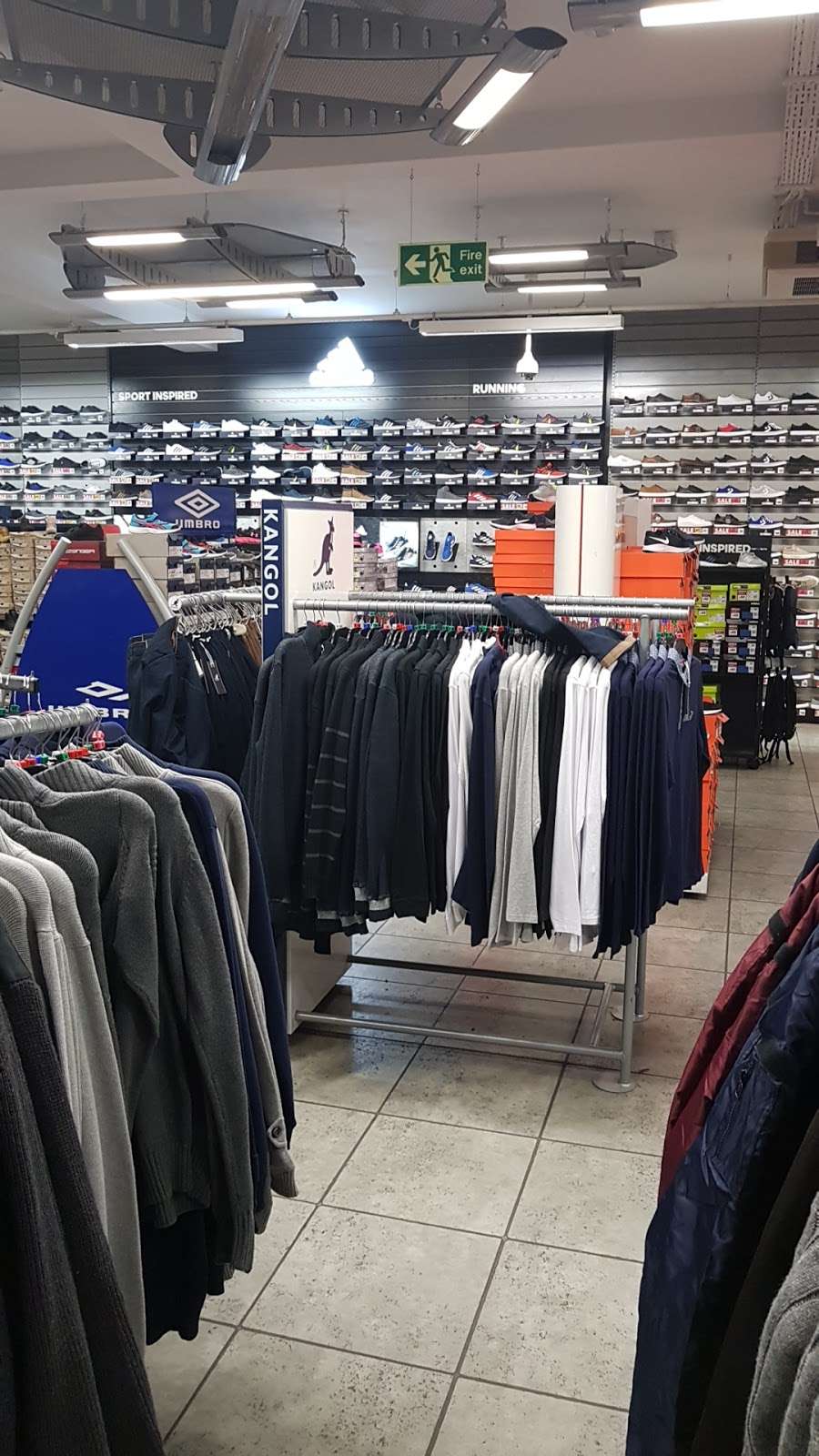 Sports Direct | Unit D, Brent Cross Shopping Park, Tilling Rd, London NW2 1LW, UK | Phone: 0344 332 5208