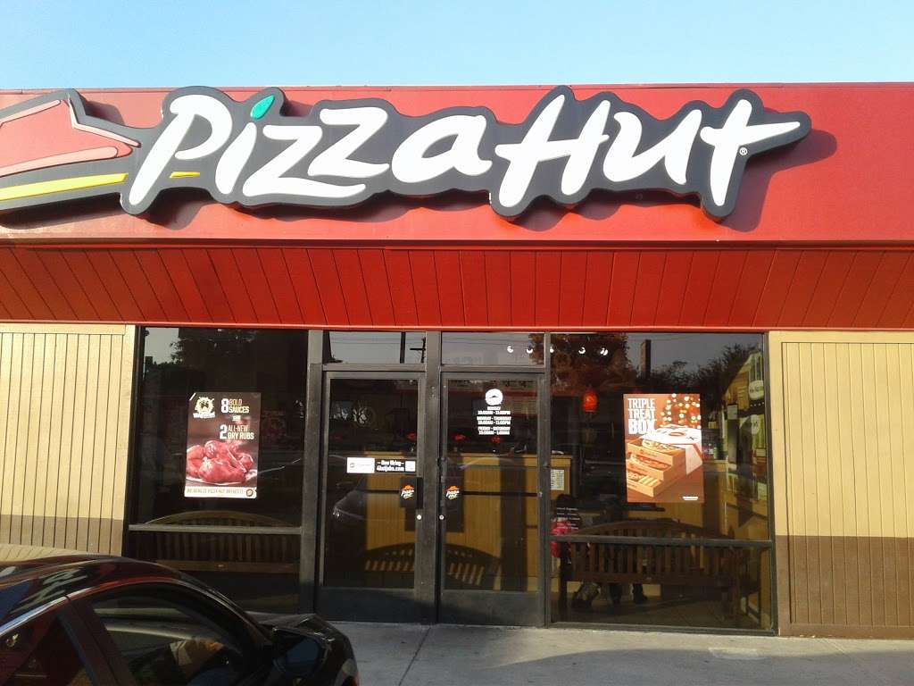 Pizza Hut | 3255 Tweedy Blvd, South Gate, CA 90280, USA | Phone: (323) 566-6600