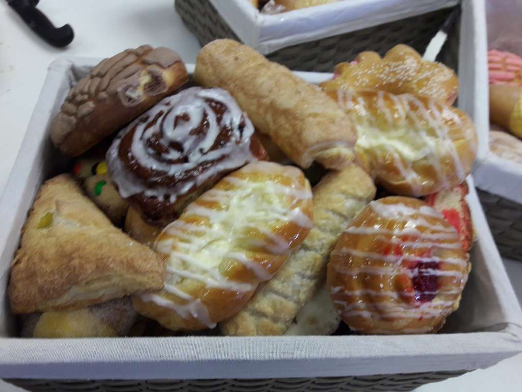 Caramelitos Bakery | 4616 Broadway St, Pearland, TX 77581 | Phone: (346) 312-5722