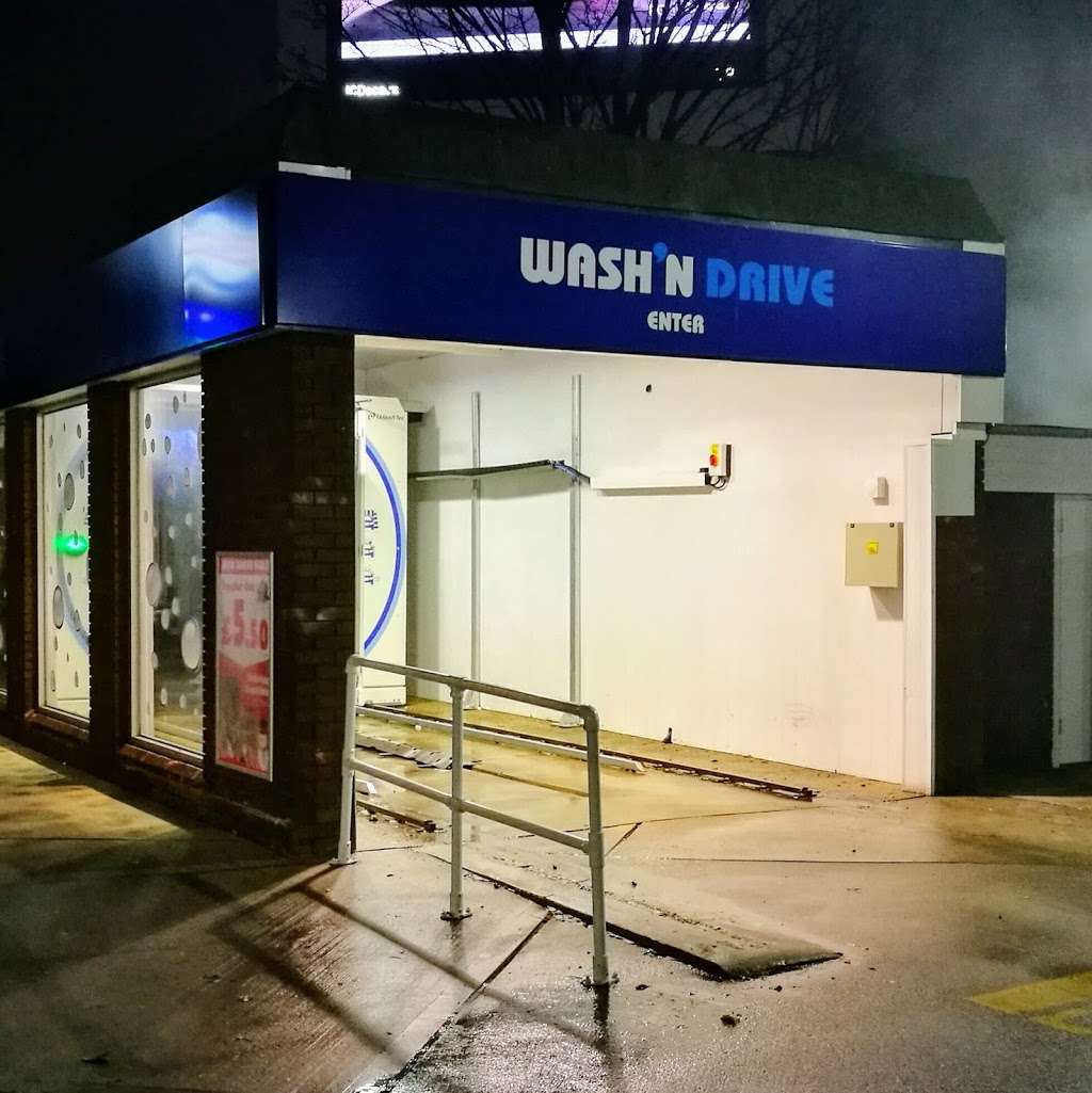 Esso | GREAT WEST ROAD, Brentford, . TW8 9AD, UK