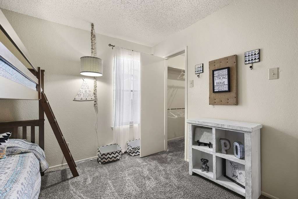 Pine Oaks Apartments | 1716 N Galloway Ave, Mesquite, TX 75149, USA | Phone: (972) 289-0689