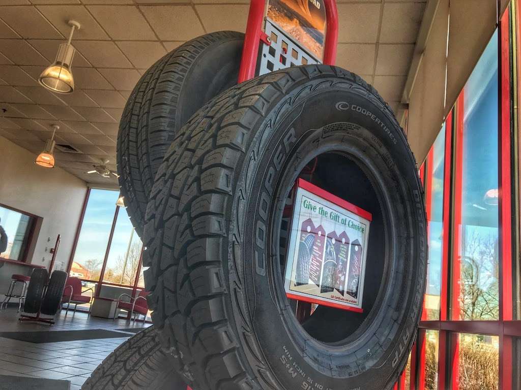 Discount Tire | 2142 Randall Rd, Carpentersville, IL 60110, USA | Phone: (847) 836-8966