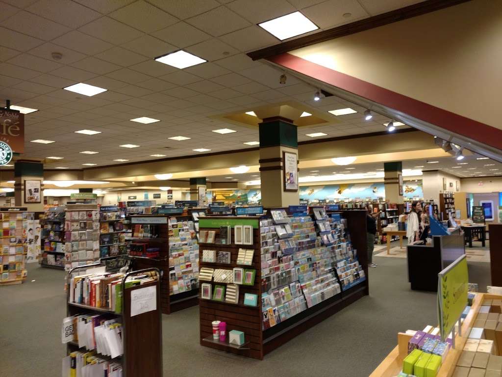 Barnes & Noble | 765 NJ-17, Paramus, NJ 07652 | Phone: (201) 445-4589