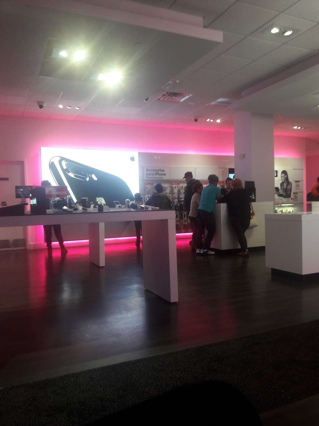 Metro by T-Mobile | 415 Lynnway, Lynn, MA 01901, USA | Phone: (978) 244-7310