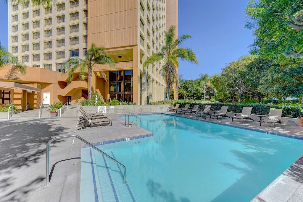 DoubleTree by Hilton Hotel Anaheim - Orange County | 100 The City Dr S, Orange, CA 92868, USA | Phone: (714) 634-4500