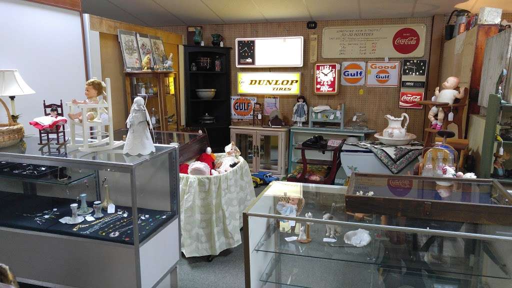 Yesteryear Antique Center | 441 Pine St, Hanover, PA 17331, USA | Phone: (717) 637-1612