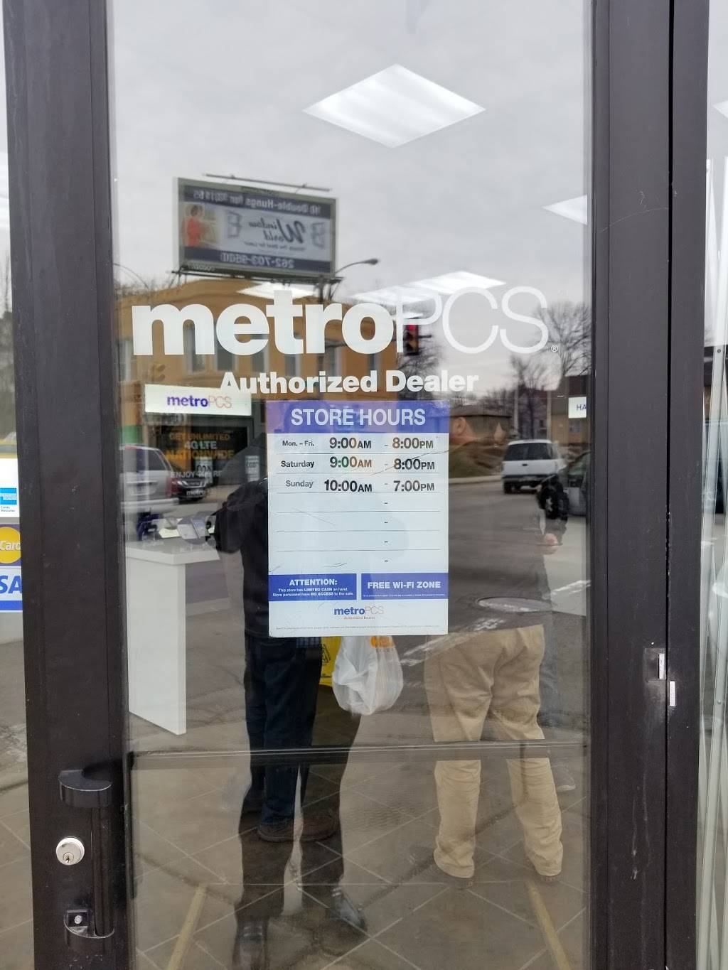 Metro by T-Mobile | 3431 W Vliet St, Milwaukee, WI 53208, USA | Phone: (414) 342-2355