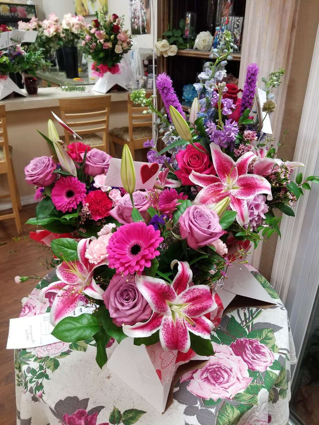 Donnas Custom Flowers | 787 S Midlothian Rd, Mundelein, IL 60060, USA | Phone: (847) 949-9555