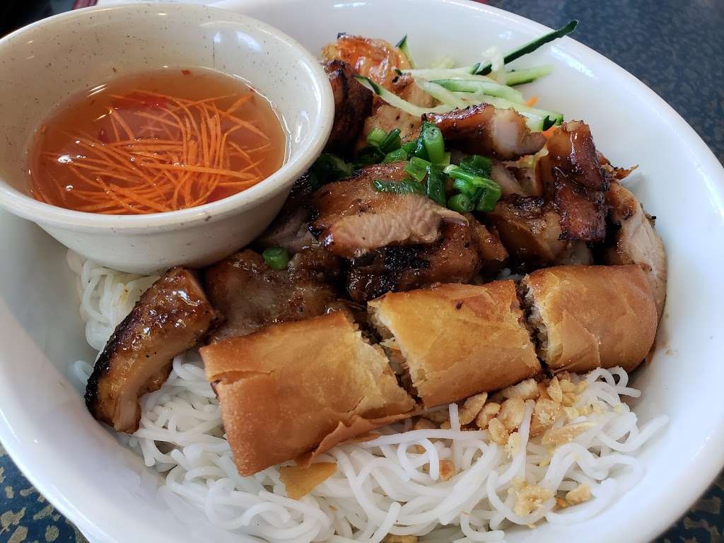 Cam Hong Deli | 4068 San Pablo Dam Rd, El Sobrante, CA 94803, USA | Phone: (510) 222-2700