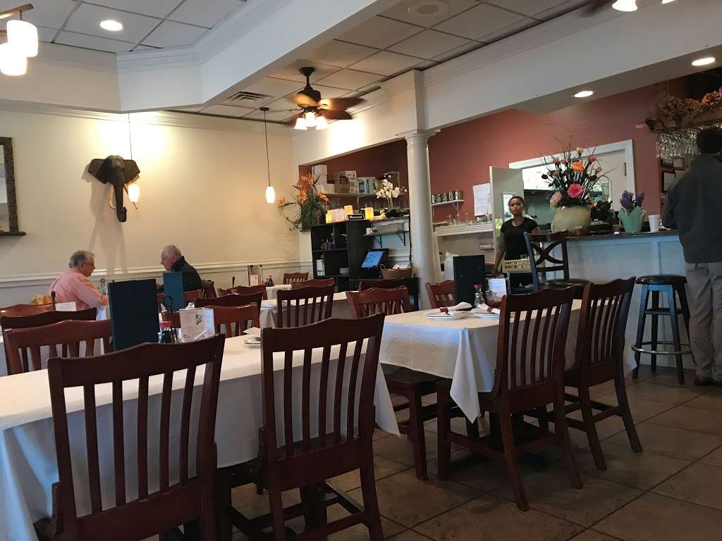 Vino THAI | 3825 E Main St, St. Charles, IL 60174 | Phone: (630) 443-8461