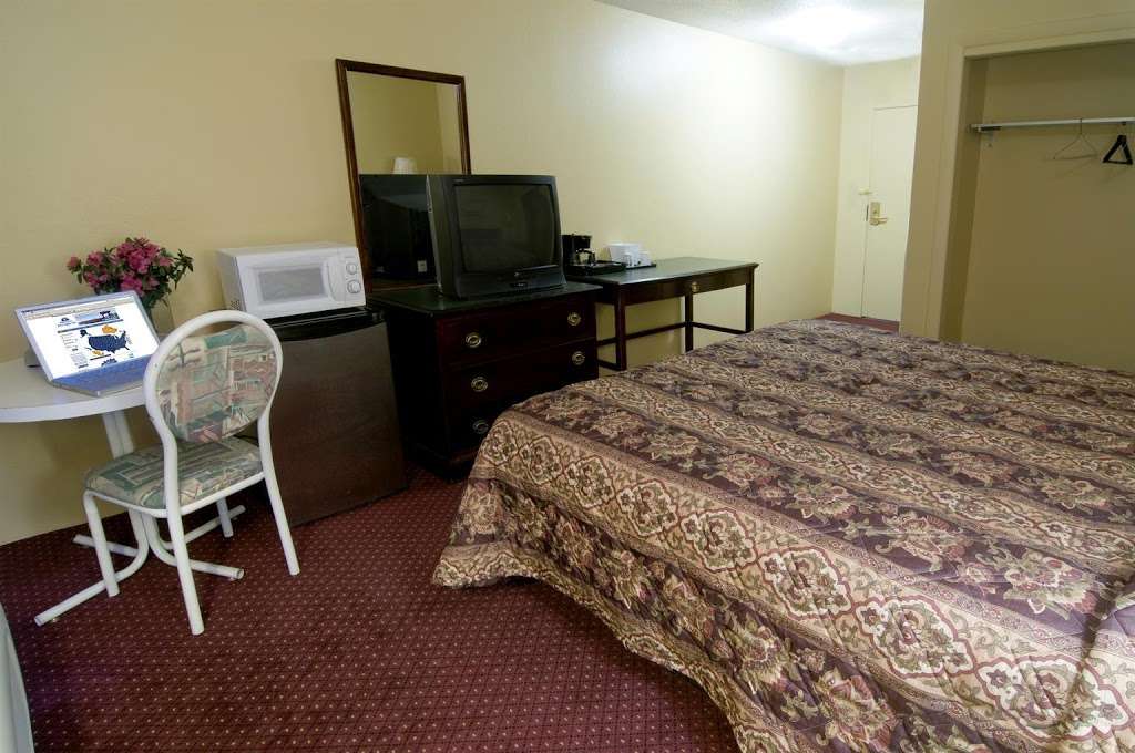 Americas Best Value Inn Foxboro | 105 Washington St, Foxborough, MA 02035 | Phone: (508) 543-4000